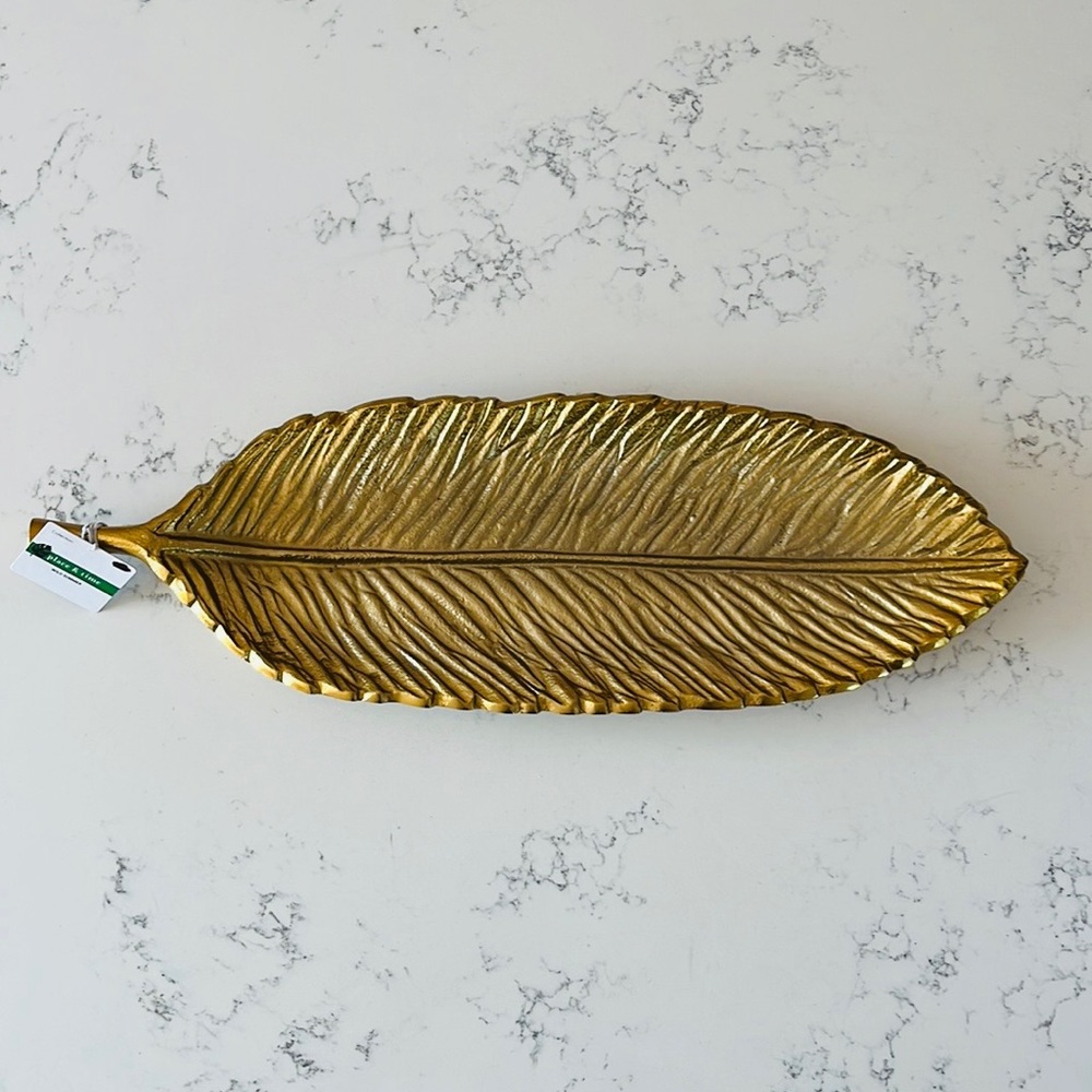 Place & Time Summer long Leaf Tray-Gold - Picture 6 of 14